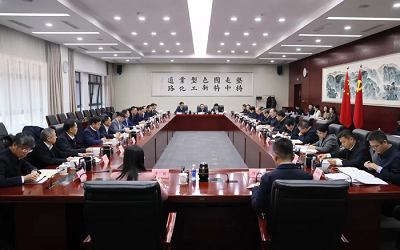 腾博会光电董事长熊友辉应邀出席工信部第十三次中小企业圆桌会议